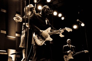 Los Straitjackets with Deke Dickerson