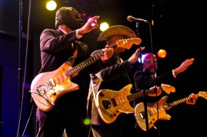 Los Straitjackets with Deke Dickerson