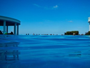 Swim up bar and the horizon pool. 